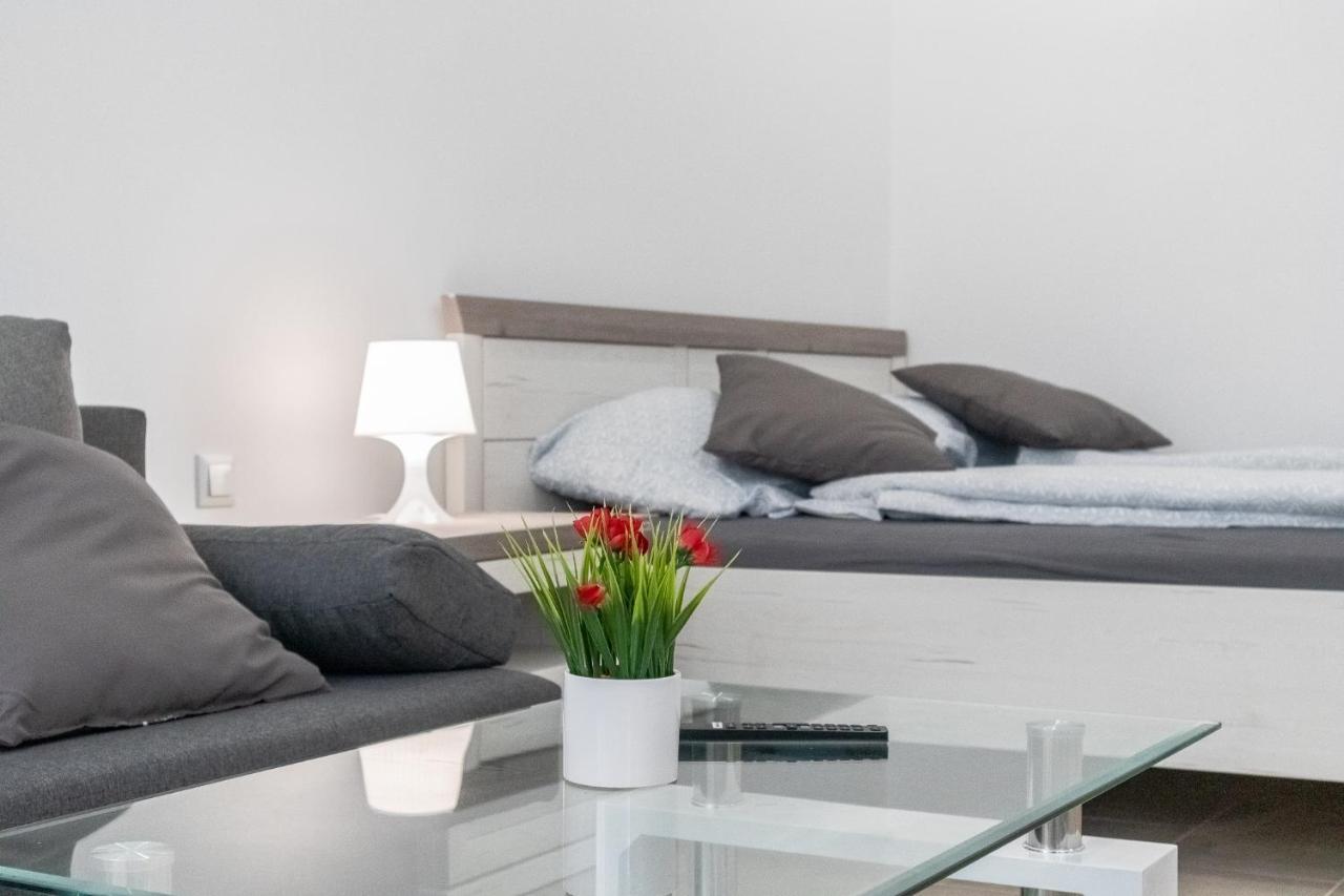 Homelike 2br Near U1 Reumannplatz - 9 Min To Center Apartment