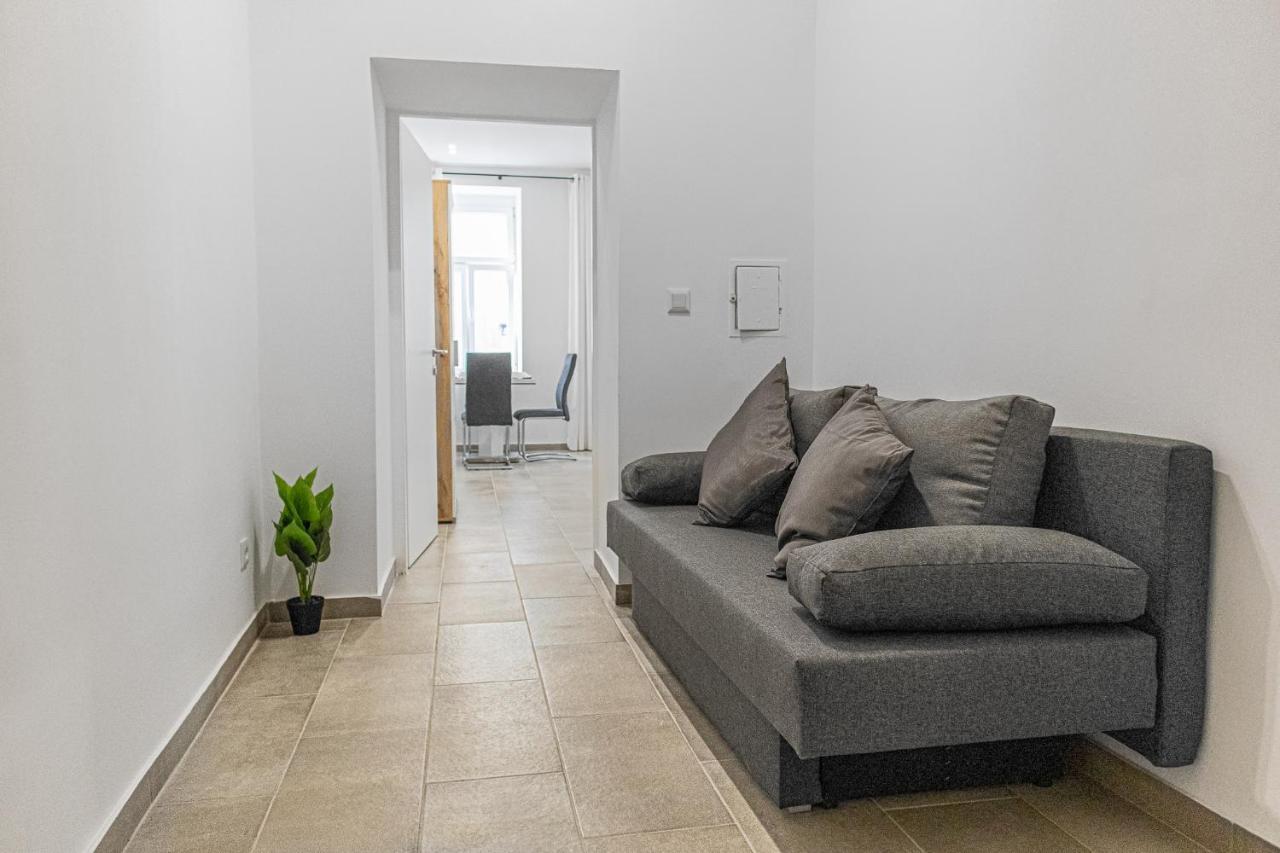 Homelike 2br Near U1 Reumannplatz - 9 Min To Center Apartment
